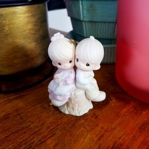 Precious Moments Love One Another